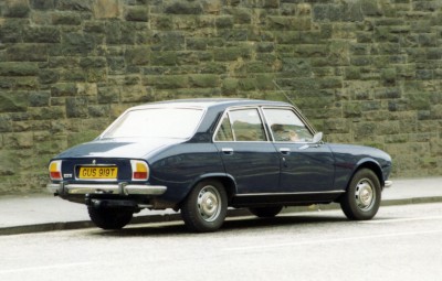 Peugeot_504_saloon.jpg